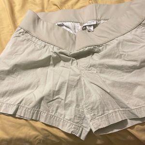 Liz Lange Maternity shorts XXL Khaki